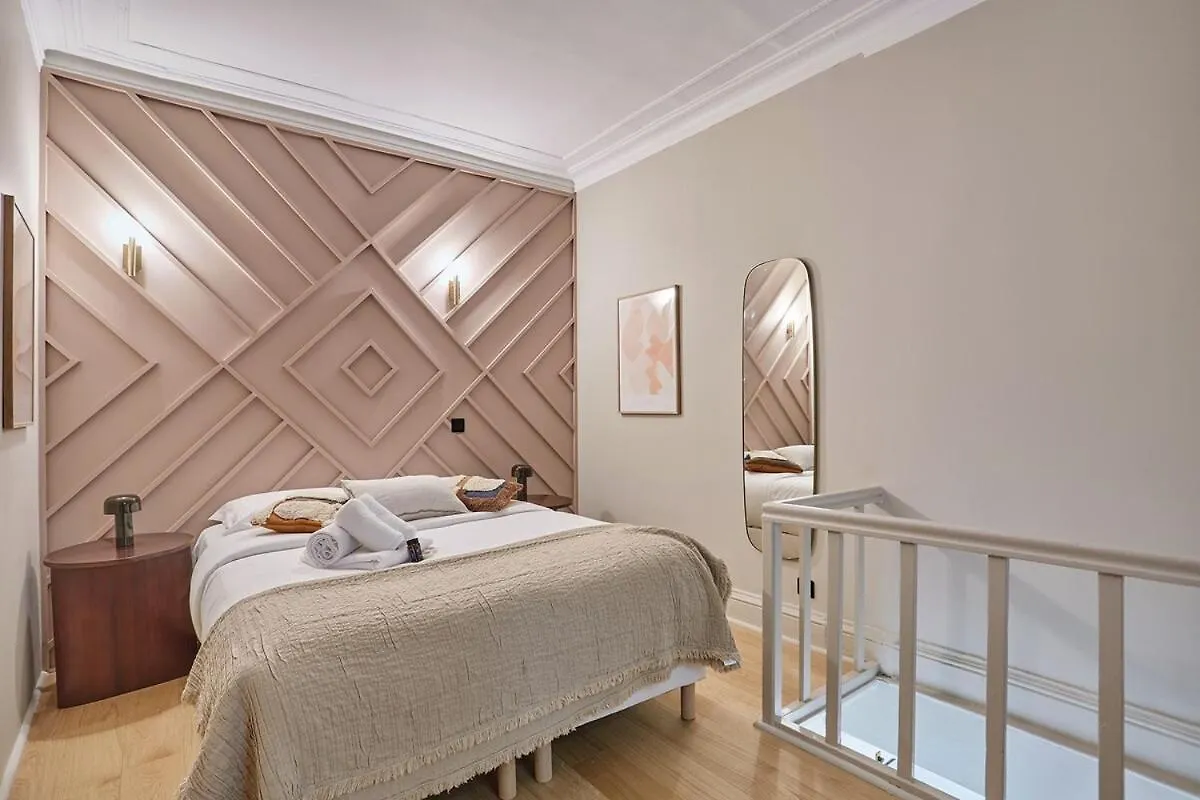 Charmant Studio Duplex Beaubourg Le Marais By Studio Prestige contacts